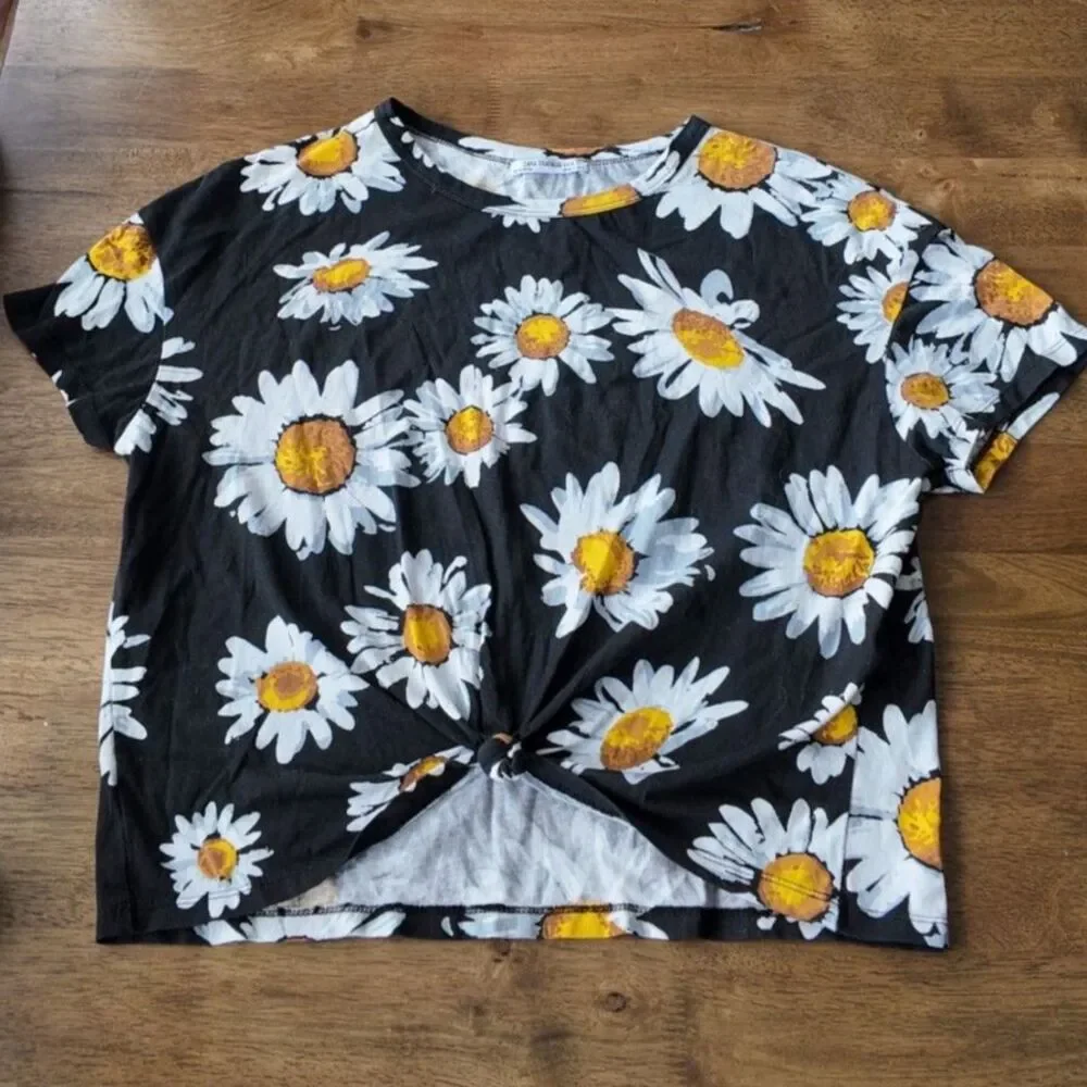 Zara Trafaluc Black Daisy Floral Front Knot Crop Top Size Small
